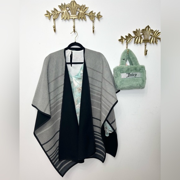 Parisian style Nicole Miller Fleece cozy Poncho/Shawl Xl - Picture 2 of 7